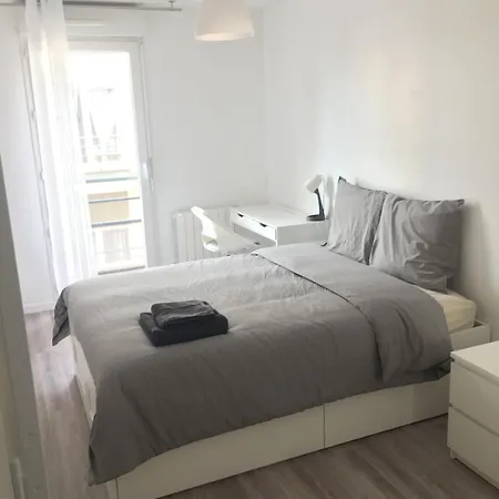 Apartment Bright With A Balcony Near Metro Station *